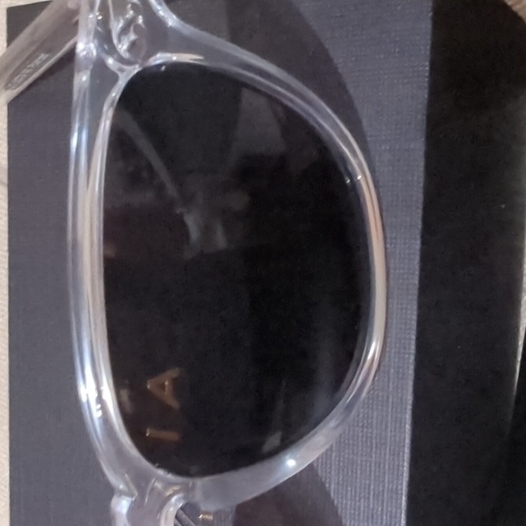 NIB (New in  Box) Carfia Polarized Sun Glasses. - Picture 3 of 6